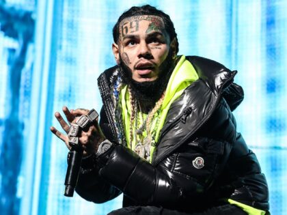 MIAMI, FLORIDA - DECEMBER 17: Rapper Tekashi 6ix9ine performs during the MiamiBash 2021 at