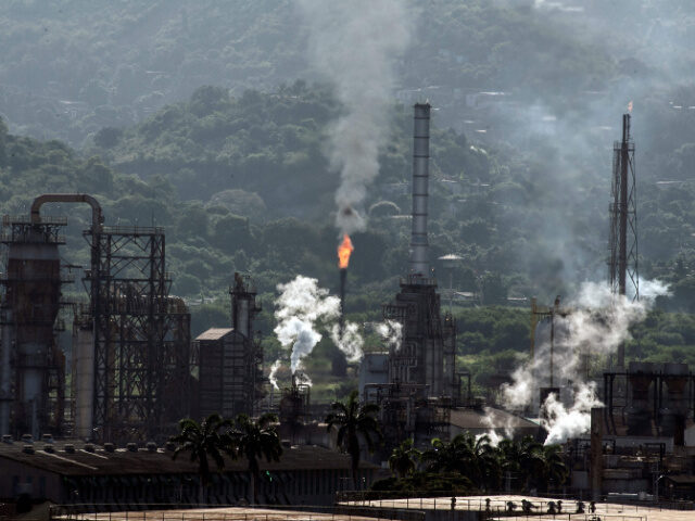 Trump: Oil Companies Will Invest at Least $100 Billion to Rebuild Venezuela’s Oil Infrastruct