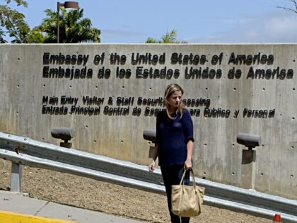 A woman stands at the entrance to the US Embassy in Caracas on March 10, 2015. Venezuelan