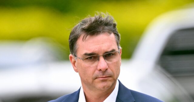 Brazil: Poll Shows Bolsonaro Son Flavio Beating Socialist Lula in Runoff Presidential Election