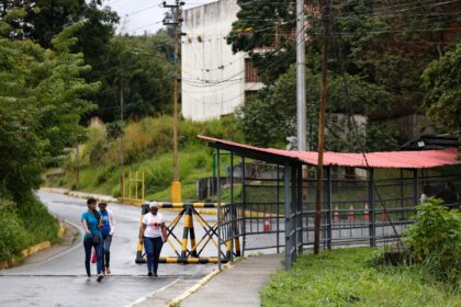 Inmates' relatives waited outside El Rodeo I prison for their loved ones' releas