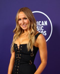 Golden Globes host Nikki Glaser says she has 'imposter syndrome'