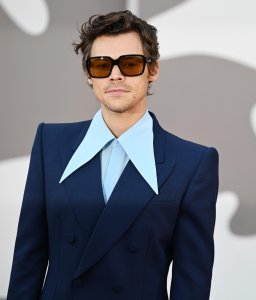 Harry Styles releases 'Aperture,' announces tour