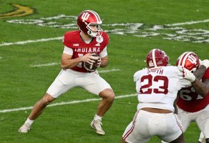 Indiana quarterback Alberto Mendoza enters transfer portal