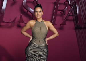 Netflix shares photo of Kardashian, Glaser from 'Fifth Wheel'