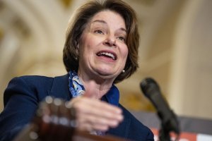 Sen. Amy Klobuchar to run for Minnesota governor