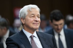 Trump sues JPMorgan Chase, Jamie Dimon for debanking him after Jan. 6