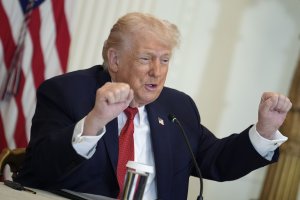 Trump threatens tariffs against countries opposing Greenland annex