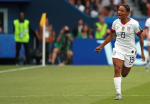 USA, PSG star Crystal Dunn to retire from soccer
