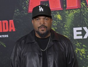 'War of the Worlds,' 'Snow White' earn 6 Razzie nods each