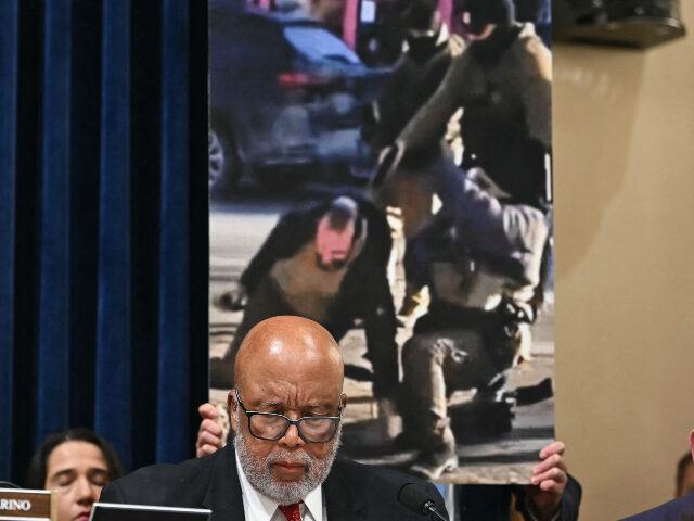 Committee ranking member US Representative Bennie Thompson (at R), Democrat from Mississip