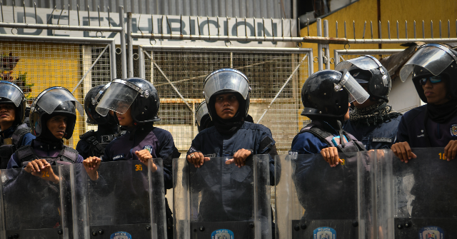 Report: Venezuela Slowly Kicking Cuban Agents Out of Security Posts