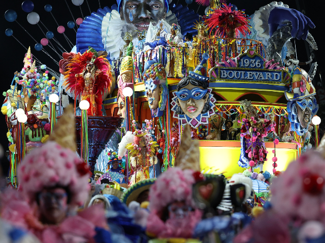 GettyImages-2261705288 RIO DE JANEIRO, BRAZIL - FEBRUARY 18: Members of Unidos de Vila Isabel performs during 202
