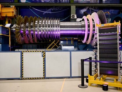 A rotor from Siemens Energy for an SGT6-8000H gas turbine. Photo: Britta Pedersen/dpa (Pho