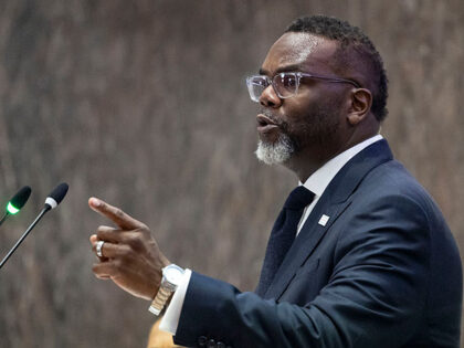 Chicago Mayor Brandon Johnson Warns He Will Prosecute ICE for Arresting Illegal Migrants