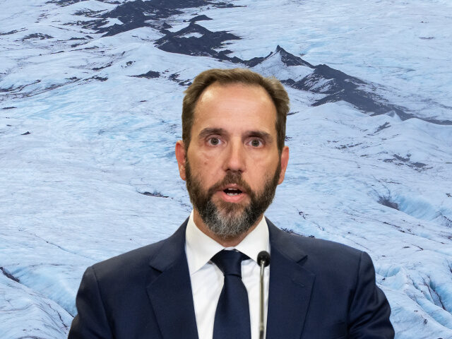 SAUL LOEB/AFP via Getty Images, Evrim Aydin/Anadolu via Getty Images