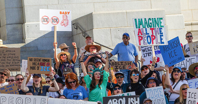 Los Angeles Neighborhood Seeking Sirens to Warn of ICE Presence