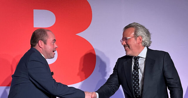 “American-Made Solar Power: A Win for Our Wallets and Our Nation!”