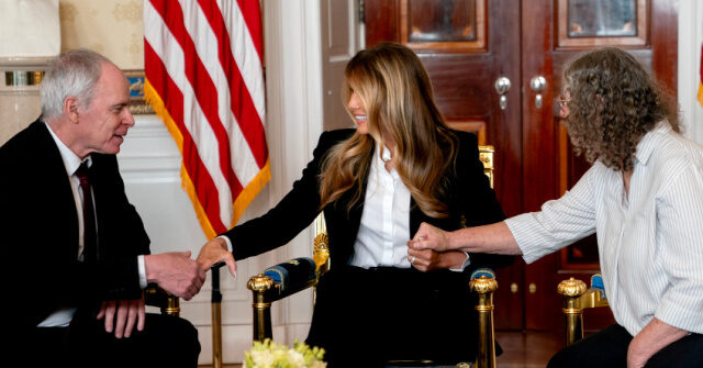 Melania Trump Meets Freed Hamas Hostages Keith, Aviva Siegel