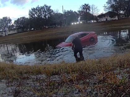 Video: Florida Police Rescue Elderly Driver Who Crashed into Pond