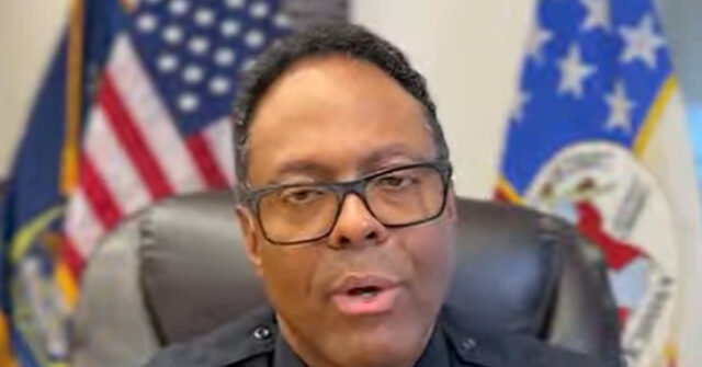 Detroit: Two Officers Suspended for Talking with Border Patrol Agents