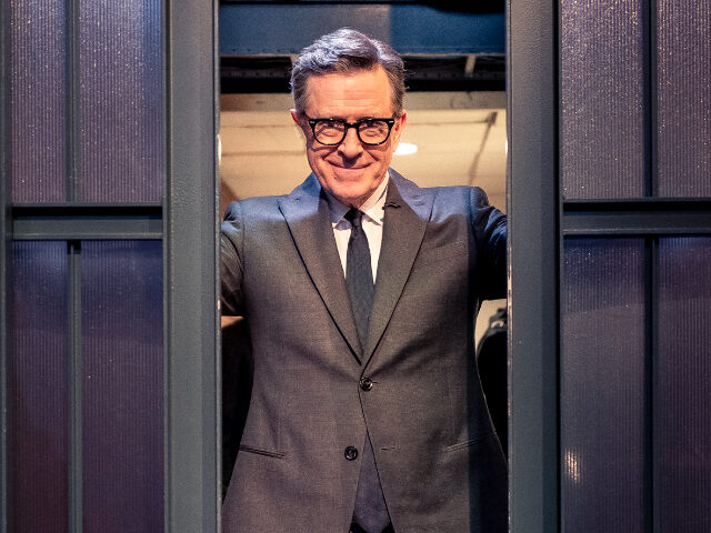 LATE NIGHT WITH SETH MEYERS -- Episode 1761 -- Pictured: Comedian Stephen Colbert arrives