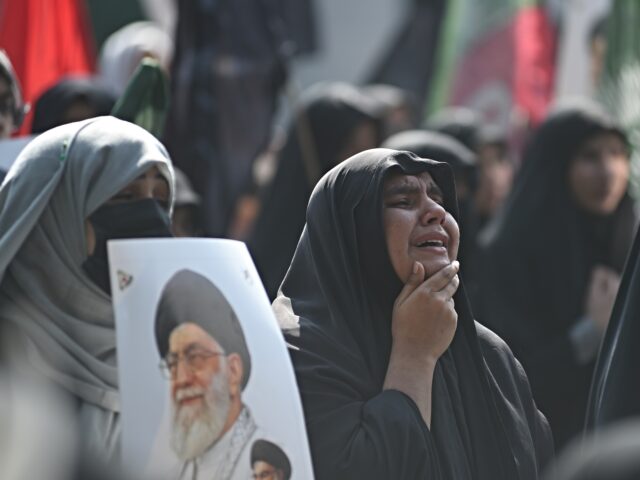 Pakistani Shiite Muslim women weep and mourn after hearing reports regarding Iranian Supre