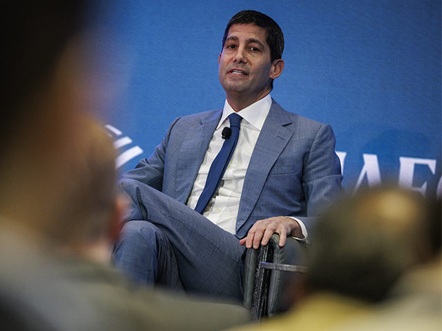 Former Federal Reserve Governor Kevin Warsh speaks during The Semafor World Economy Summit