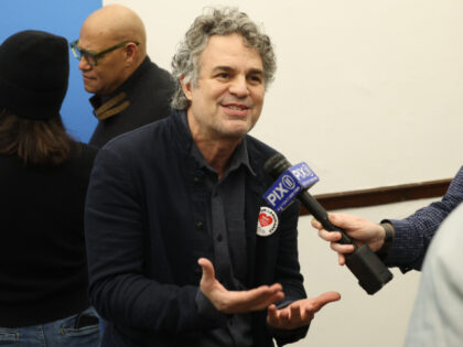markruffalo NEW YORK, NEW YORK - MARCH 08: Mark Ruffalo attends a rally for the Landmark West Park Pre