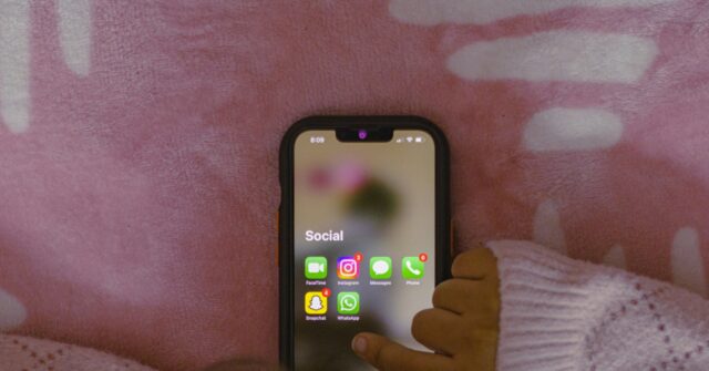 Spain Eyes Joining Other Nations in Children’s Social Media Ban