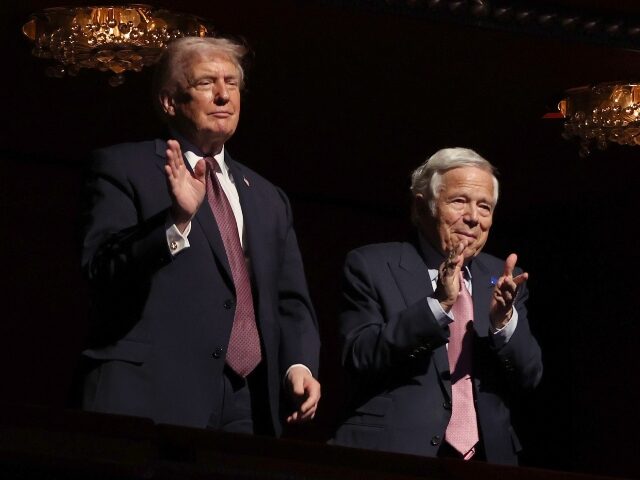 WASHINGTON, DC - JANUARY 29: U.S. President Donald Trump (L) and New England Patriots owne