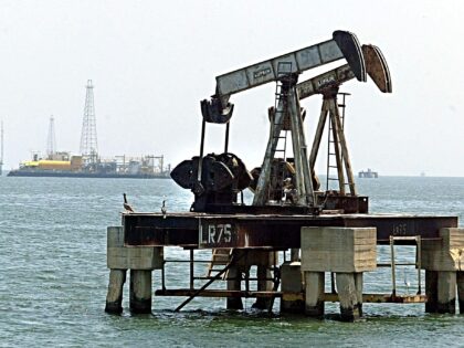 An oil rig sits in the sea near Maracaibo, 500km, from Caracas 03 May, 2003. Venezuelas oi