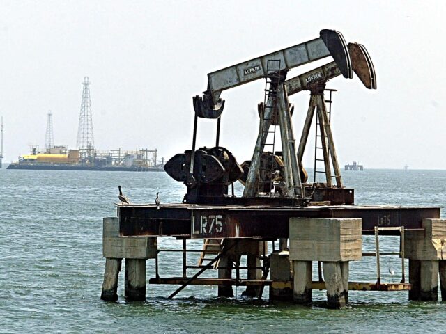 An oil rig sits in the sea near Maracaibo, 500km, from Caracas 03 May, 2003. Venezuelas oi