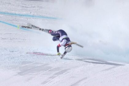 Lindsey Vonn crashed and broke her leg just 13 seconds into the women's downhill even