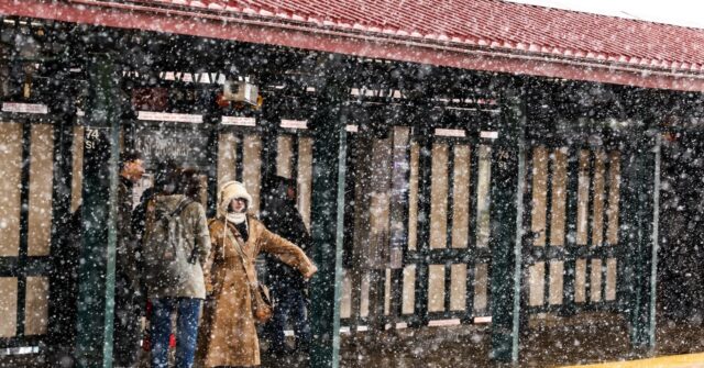 
                            New York mayor orders citywide travel ban as major storm hits US - Breitbart