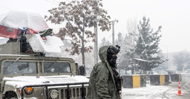 
                            Pakistan bombs Kabul after Afghanistan attacks border - Breitbart