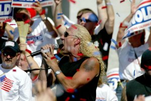 Dee Snider resigns from Twisted Sister, band cancels tour