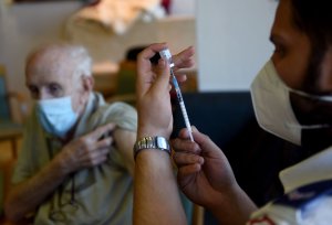 FDA plans review of Moderna flu vaccine for older adults