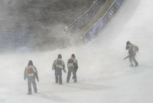Heavy snow postpones Winter Olympics snowboard, ski competitions