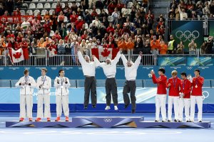 Italy denies USA of Olympic gold in men's speed skating team event