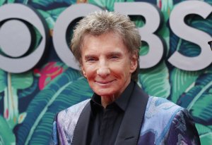 Manilow cancels more concerts after 'depressing' doctor visit