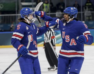 USA crushes Sweden to reach women's hockey gold medal game