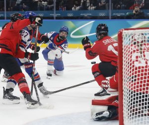 USA hands Canada first women's hockey shutout loss in Olympics history
