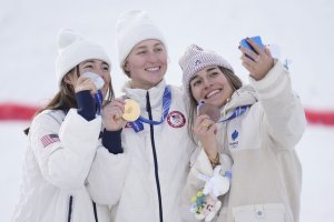 USA's Lemley wins moguls gold in Olympic debut, Kauf takes silver