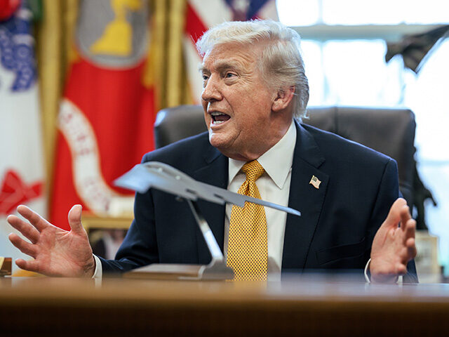 Flickr President Donald J. Trump signs an Executive Order creating an anti-fraud task force to be