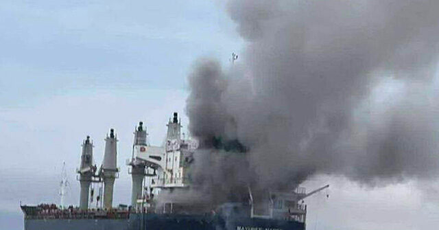 
                            Three Vessels Struck by 'Unknown Projectiles' in Strait of Hormuz