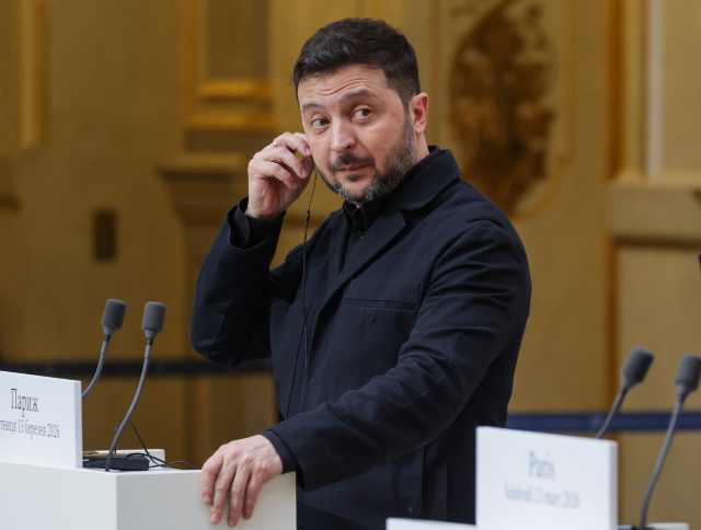 Ukraine's President Volodymyr Zelenskyy, left, and France's President Emmanuel M