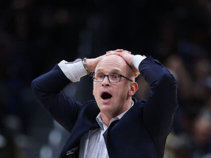 Fans Shocked by What Dan Hurley Did to an Official After UConn’s Win Over Duke