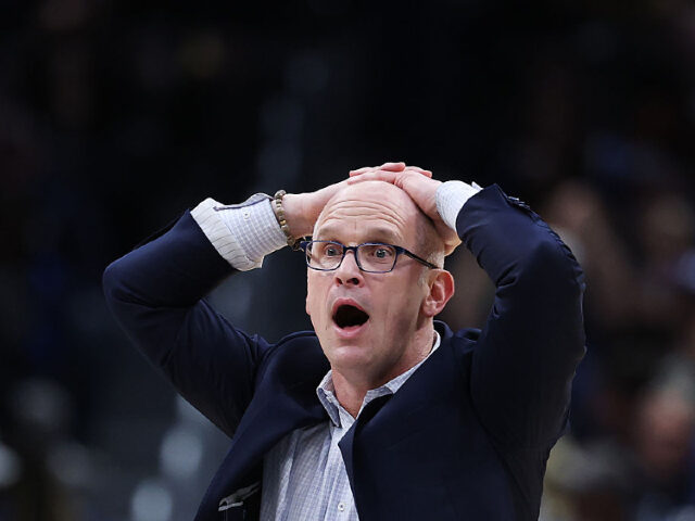 Fans Shocked by What Dan Hurley Did to an Official After UConn’s Win Over Duke