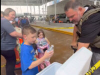 WATCH – ICE Agents Pass Out Water to Grateful Travelers: ‘They’re Here Doing a Job